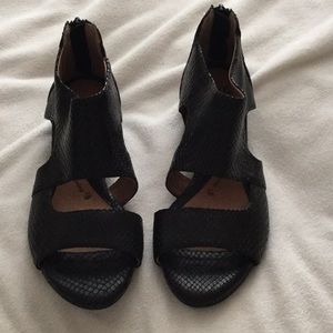 Soft size 6 new sandals